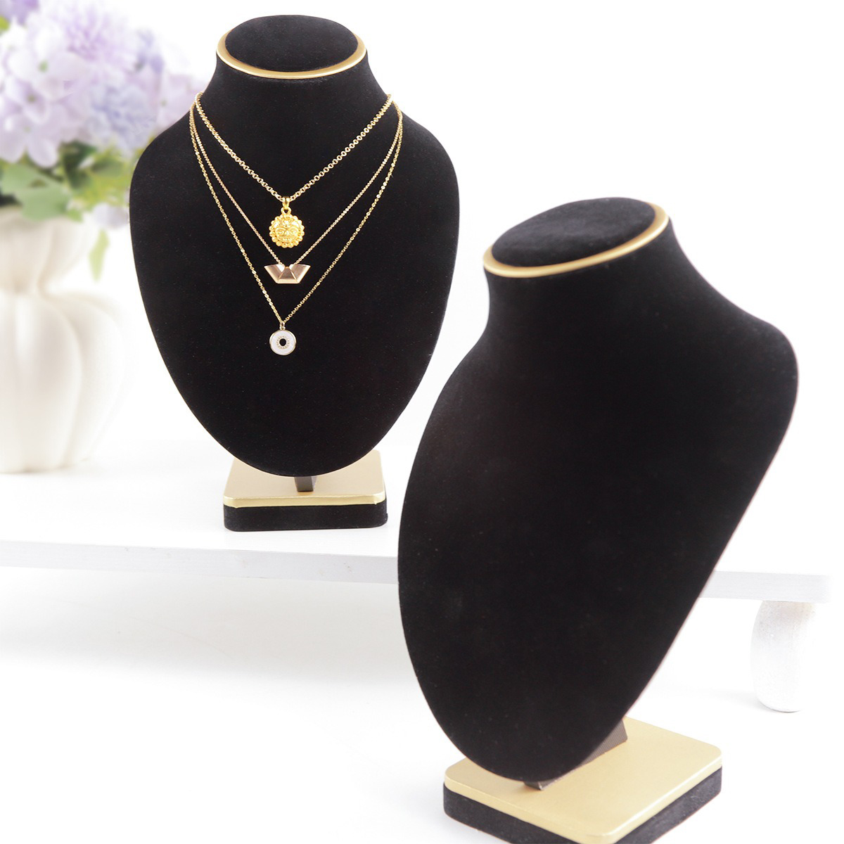 黒ベルベット製ジュエリーバスト、リアルな積み重ね可能なネック - Body Jewelry Store のレビューと価格